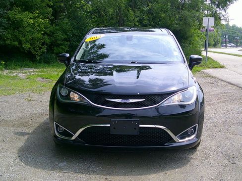 Used 2018 Chrysler Pacifica Touring Plus w/ Tire & Wheel Group image 2