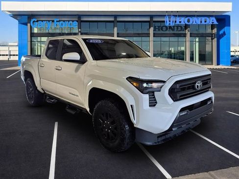 Used 2025 Toyota Tacoma SR5 AWD/4WD image 1