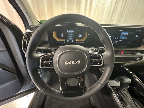 Certified 2025 Kia Sorento S image 23