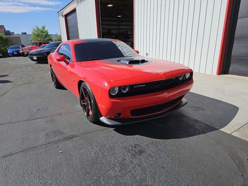 Used 2016 Dodge Challenger R/T Scat Pack RWD image 10