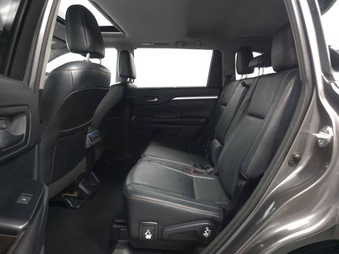 Used 2017 Toyota Highlander XLE AWD/4WD image 5