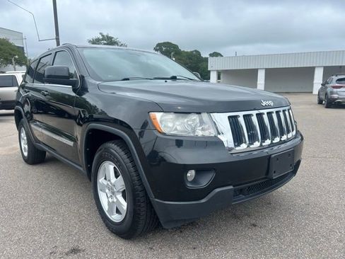 Used 2013 Jeep Grand Cherokee Laredo w/ Laredo E Group AWD/4WD image 2