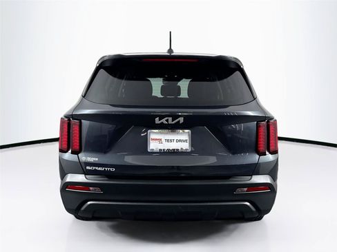 Used 2023 Kia Sorento LX FWD image 10