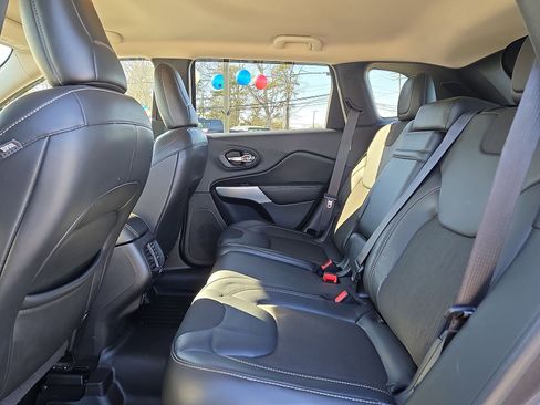 Used 2018 Jeep Cherokee Latitude Plus image 25