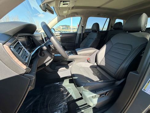 Used 2025 Volkswagen Atlas SEL AWD/4WD image 11