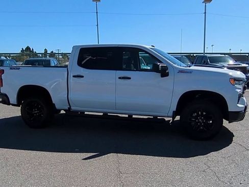 Used 2024 Chevrolet Silverado 1500 LT Trail Boss w/ Convenience Package II AWD/4WD image 9