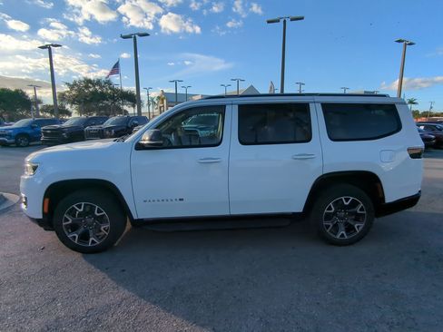 Used 2024 Jeep Wagoneer Series III image 8