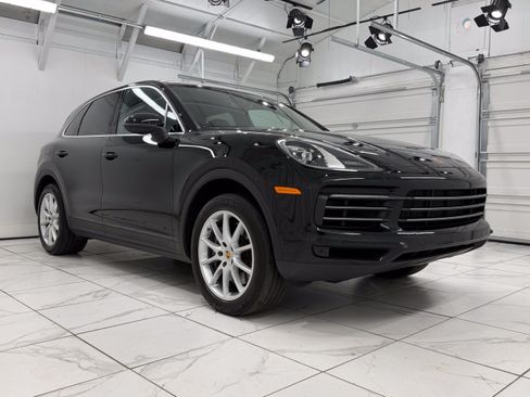 Certified 2023 Porsche Cayenne AWD/4WD image 10