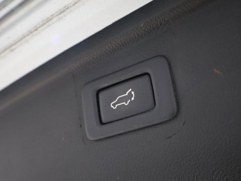 Used 2017 Subaru Outback 2.5i Premium image 21