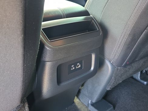 Used 2024 Nissan Pathfinder S image 17