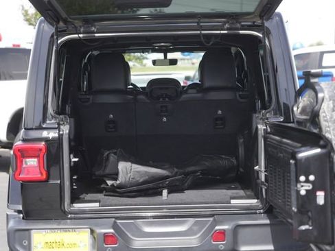 Used 2020 Jeep Wrangler Unlimited Sahara image 30