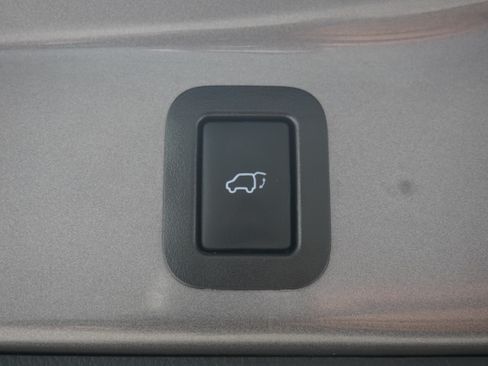 Used 2017 Toyota Highlander XLE AWD/4WD image 30