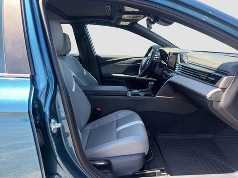 Used 2025 Toyota Camry SE w/ Convenience Package image 25