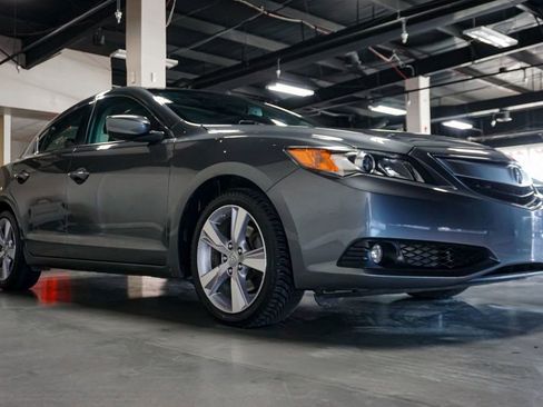 Used 2014 Acura ILX w/ Premium Package FWD image 2