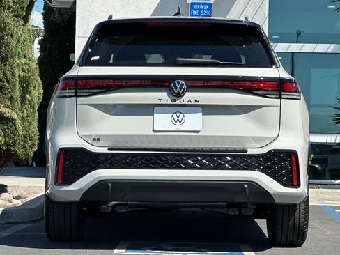 New 2026 Volkswagen Tiguan SE R-Line image 6