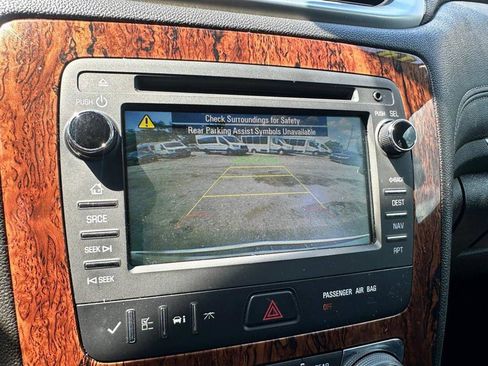 Used 2014 Chevrolet Traverse LT image 18