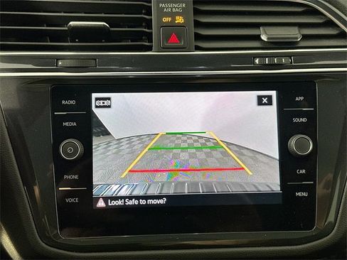 Used 2022 Volkswagen Tiguan SE R-Line image 13