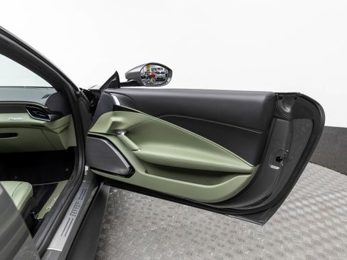 Certified 2025 Ferrari Roma Spider RWD image 33