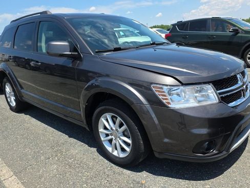 Used 2017 Dodge Journey SXT w/ Comfort/Convenience Group AWD/4WD image 2