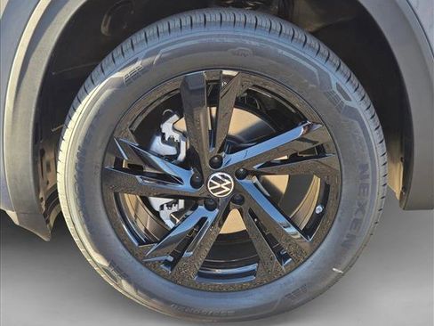 New 2026 Volkswagen Atlas Cross Sport SEL R-Line image 10