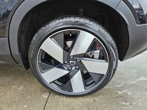 Used 2023 Volvo XC40 Recharge Ultimate image 9