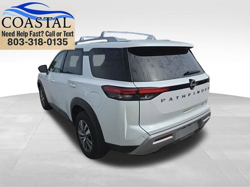 Used 2025 Nissan Pathfinder SL AWD/4WD image 7