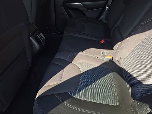 Used 2019 Jeep Cherokee Latitude w/ Popular Appearance Group image 19