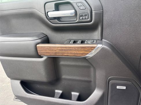 Used 2021 Chevrolet Silverado 1500 High Country w/ Technology Package image 23