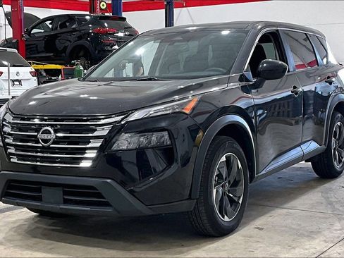 Used 2025 Nissan Rogue SV image 34