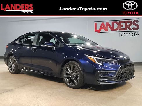 Used 2025 Toyota Corolla SE FWD image 1