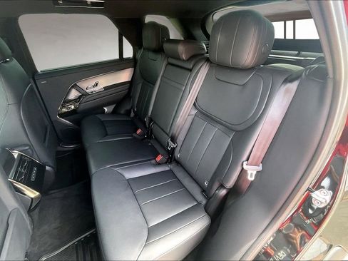 Certified 2025 Land Rover Range Rover Sport SE image 27
