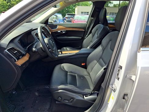 Used 2023 Volvo XC90 B5 Plus AWD/4WD image 18