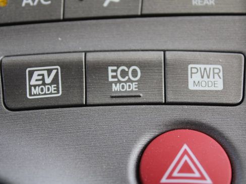 Used 2015 Toyota Prius Four FWD image 37