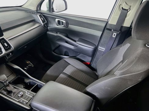Used 2023 Kia Sorento LX FWD image 21