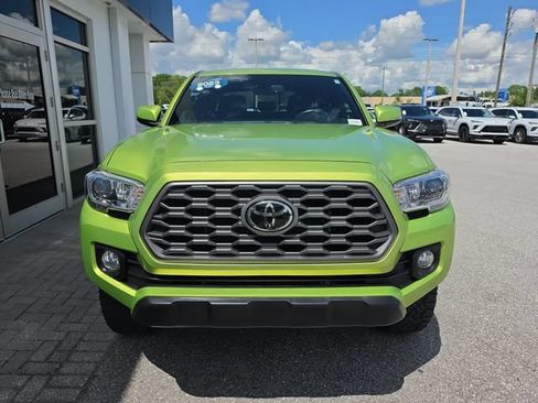 Used 2023 Toyota Tacoma TRD Off-Road w/ Technology Package AWD/4WD image 2