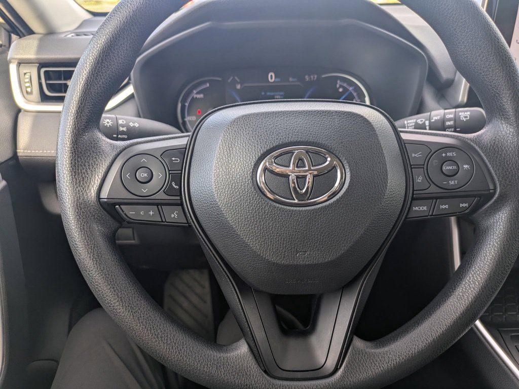 Used 2025 Toyota RAV4 XLE AWD/4WD image 22