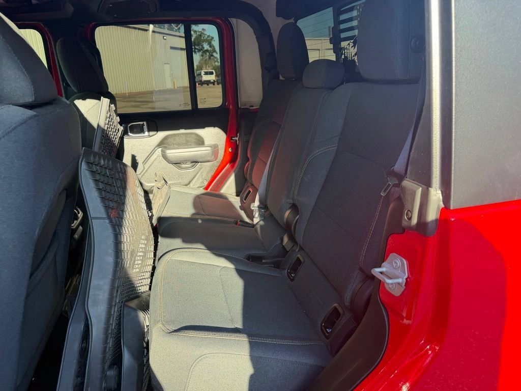 Used 2025 Jeep Gladiator Sport AWD/4WD image 11