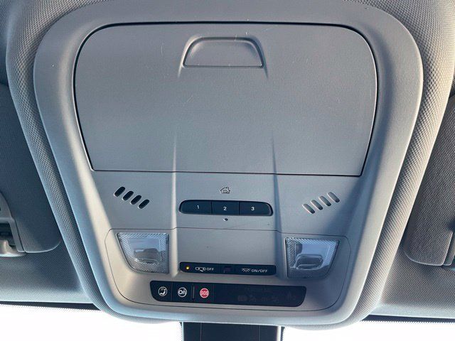 Used 2020 Chevrolet Equinox LT AWD/4WD image 18