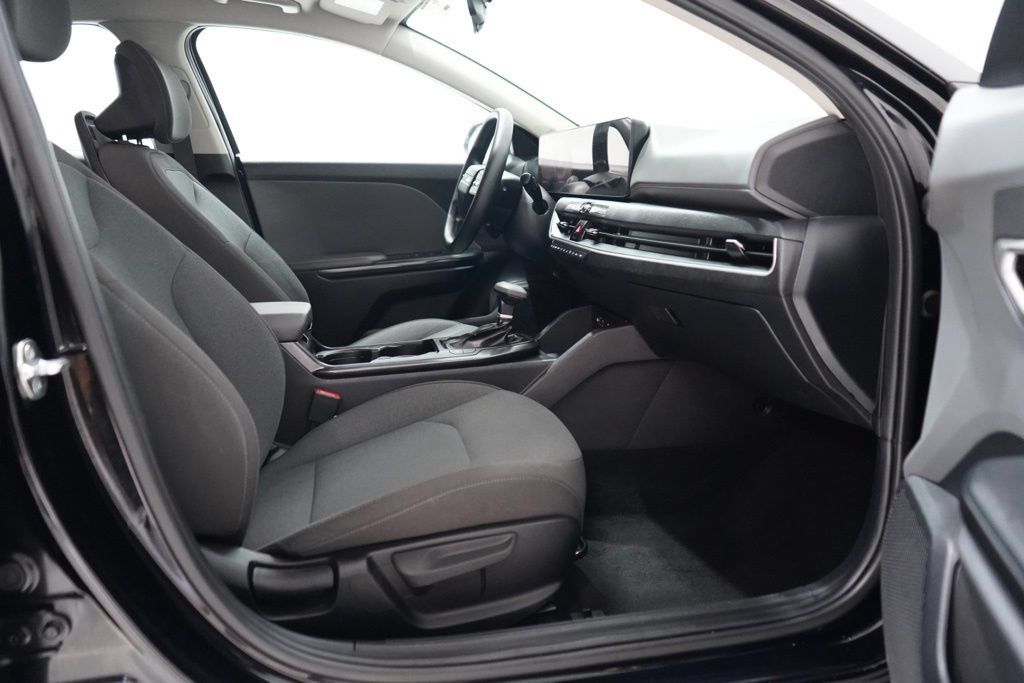 Used 2025 Kia K4 FWD image 30
