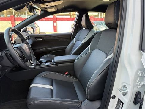 Used 2025 Toyota Camry SE w/ Convenience Package image 27