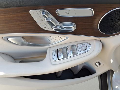 Used 2021 Mercedes-Benz GLC 300 4MATIC image 26