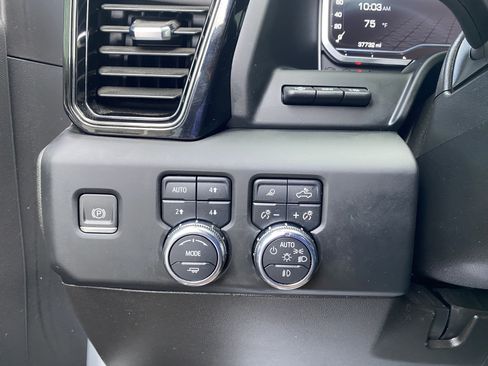 Used 2024 GMC Sierra 2500 AT4 w/ Technology Package AWD/4WD image 19