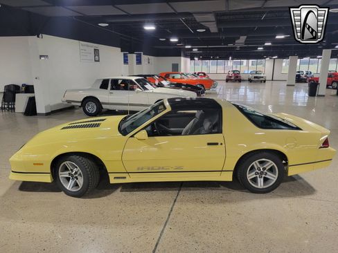 Used 1987 Chevrolet Camaro LT image 3