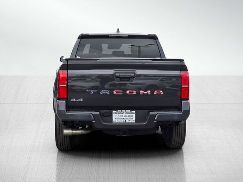 Used 2025 Toyota Tacoma SR5 AWD/4WD image 5