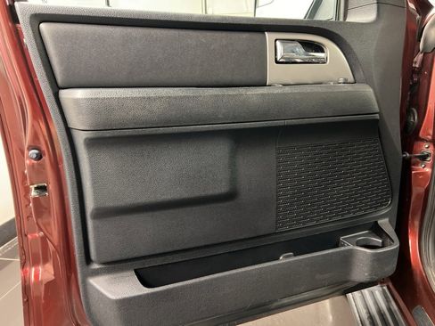 Used 2015 Ford Expedition Limited image 26