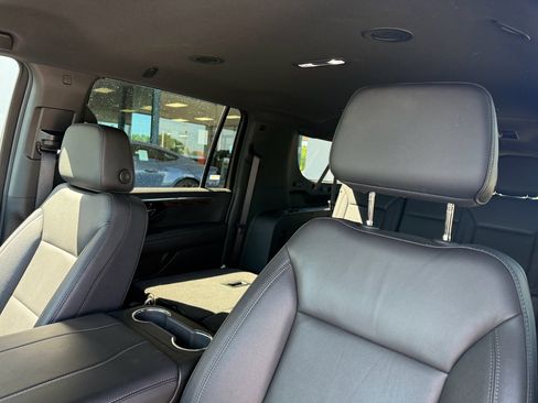 Used 2025 Chevrolet Suburban Z71 AWD/4WD image 11