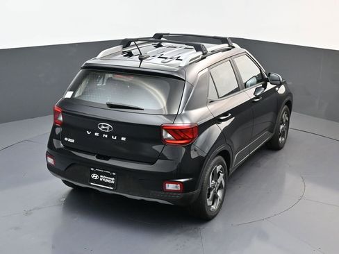 Certified 2024 Hyundai Venue SEL FWD image 17