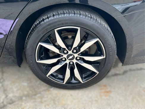 Used 2018 Chevrolet Malibu LT FWD image 13