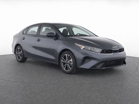 Used 2023 Kia Forte LXS FWD image 2