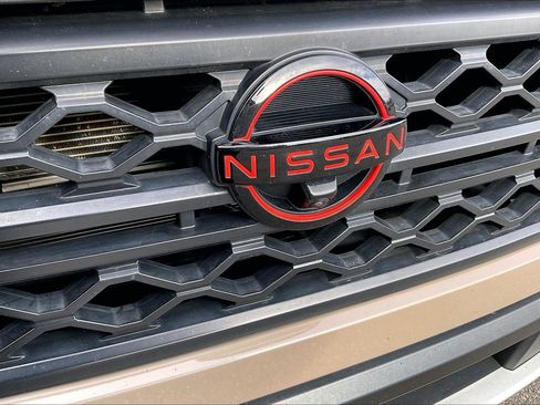 Used 2023 Nissan Frontier PRO-4X w/ Pro-4X Premium Package image 26